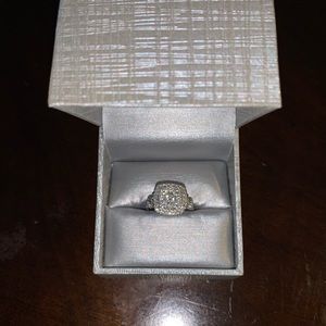 14k WG Cluster engagement ring. Sz 7.5.
